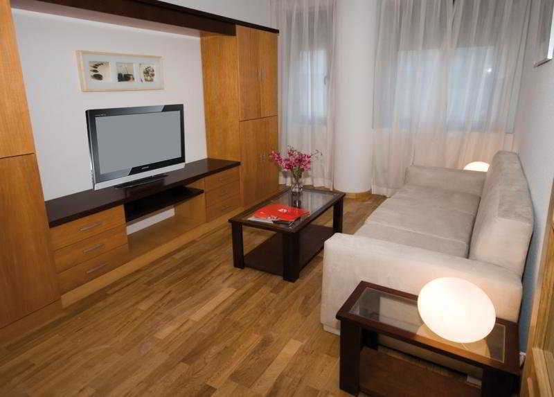 Suites Kris Aeropuerto Madrid Exterior foto